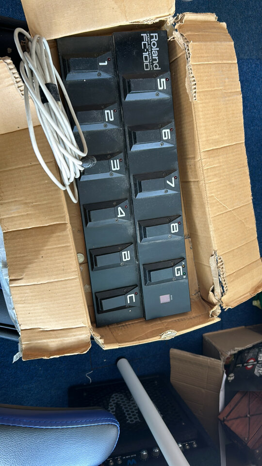 Roland FC100 pedalera midi