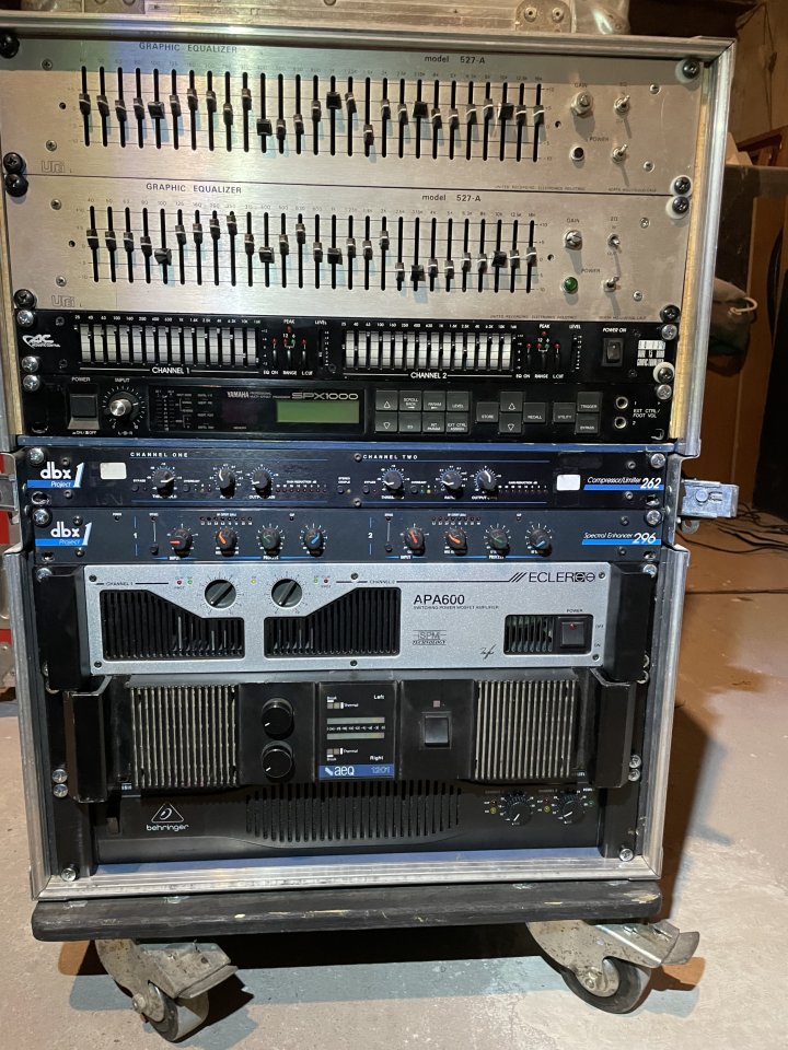 Equipo de Sonido PA Altavoces Etapas de Potencia Monitores Mesas de Mezclas