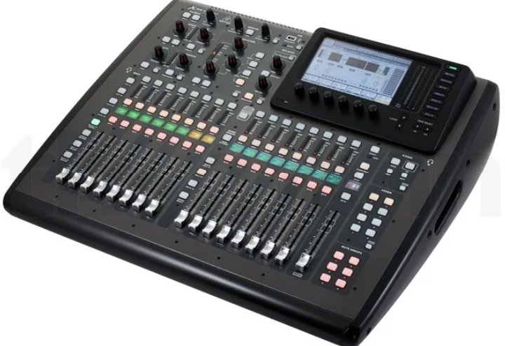 LOTE dB Technologies + X32 Compact de segunda mano · Foto 7 de 9 · Salamanca · 4650 €
