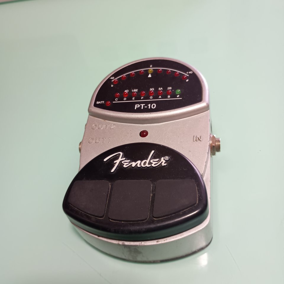 Pedal afinador Fender de segunda mano · Foto 2 de 4 · Málaga · 25 €