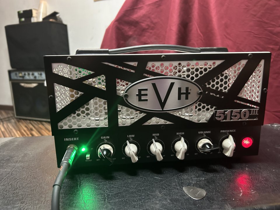 EVH 5150 LBXII + Pantalla Harley Benton + pedalera de segunda mano · Foto 1 de 10 · Barcelona · 700 €