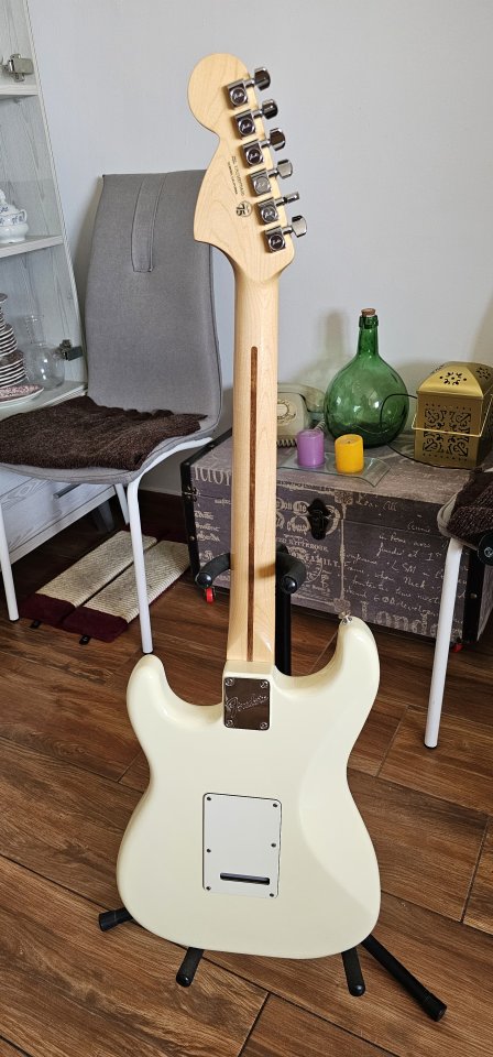 FENDER Stratocaster AMERICAN PERFORMER ,Ltd y del 75 aniversario de segunda mano · Foto 3 de 8 · Sevilla · 1100 €