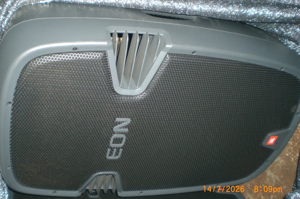 ALTAVOCES JBL EON 305 de segunda mano · Foto 1 de 2 · León · 300 €