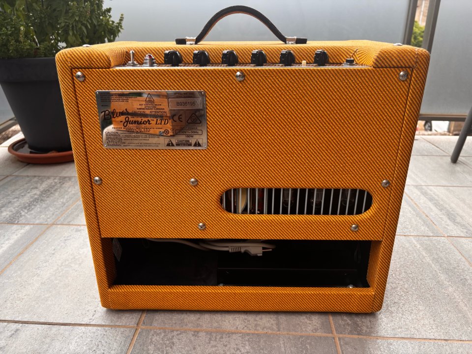 Fender Blues Junior Tweed ltd de segunda mano · Foto 3 de 7 · Girona · 500 €