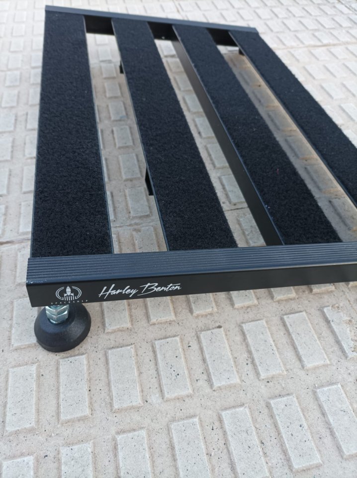 Pedalera Harley Benton SpaceShip 80
