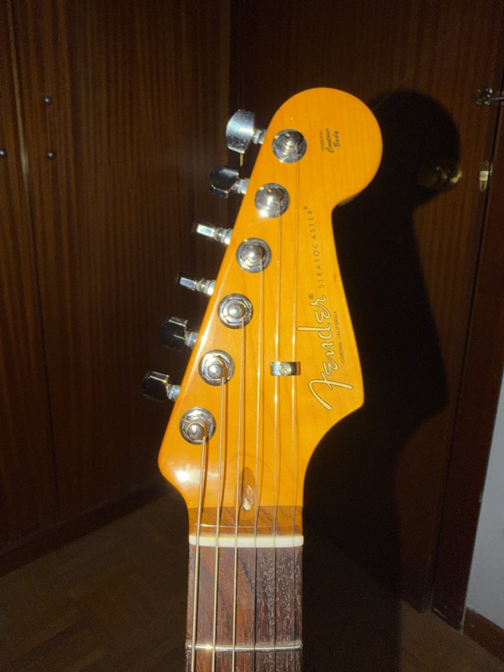 Fender American Pro II HSS Strato Miami Blue de segunda mano · Foto 4 de 6 · Madrid · 1599 €