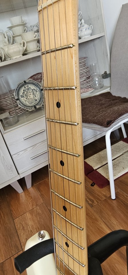 FENDER Stratocaster AMERICAN PERFORMER ,Ltd y del 75 aniversario de segunda mano · Foto 7 de 8 · Sevilla · 1100 €