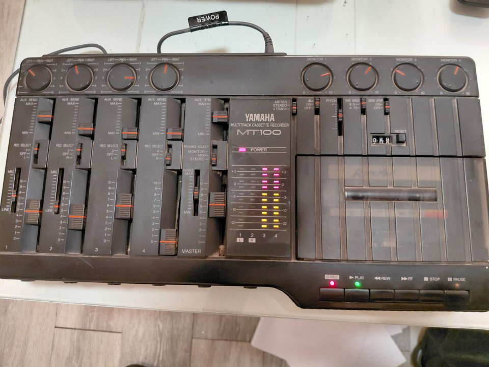 Grabadora multipistas Yamaha MT100 analógica