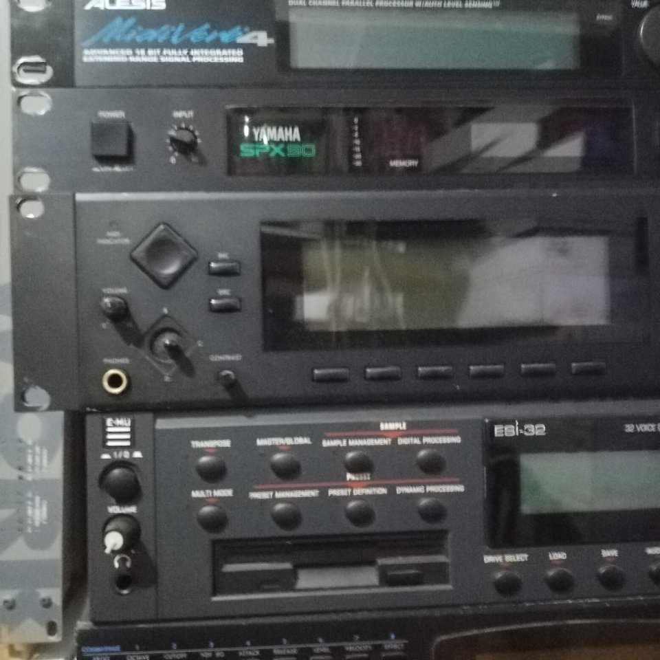 Por liquidación de estudio vendo el equipo.