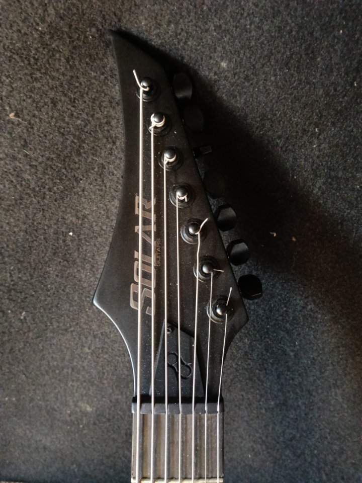 Guitarra 7 cuerdas Solar V2.7C de segunda mano · Foto 4 de 10 · Badajoz · 750 €