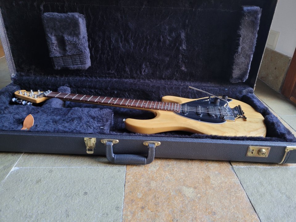 Music Man Silhoutte 1993 de segunda mano · Foto 10 de 10 · Madrid · 1600 €