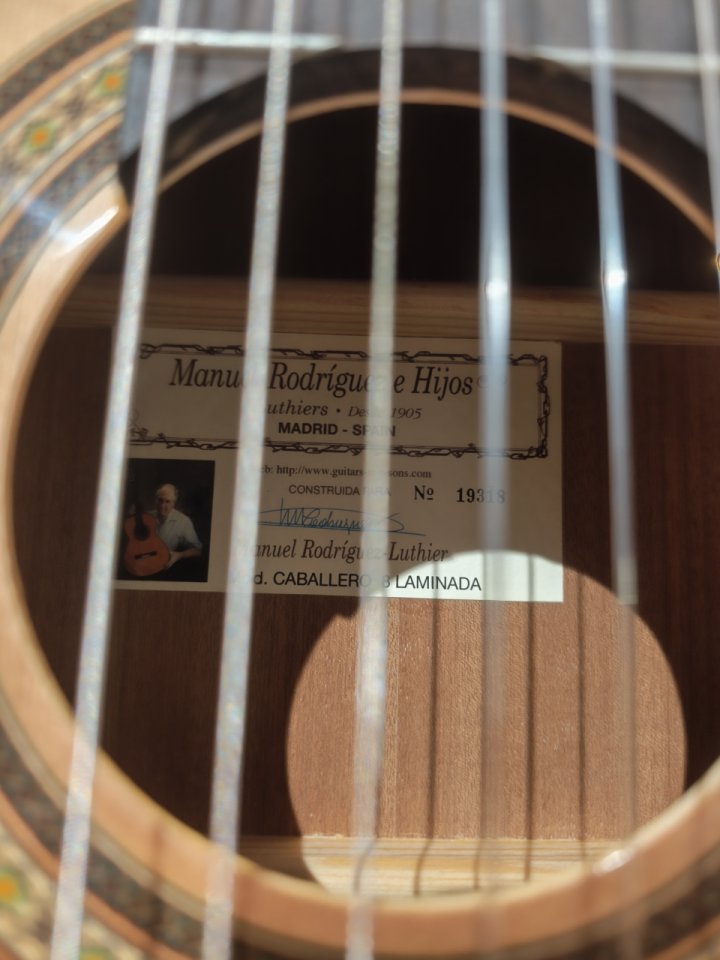 Vendo Guitarra Clásica fabricada por lutier de segunda mano · Foto 2 de 5 · Navarra · 250 €