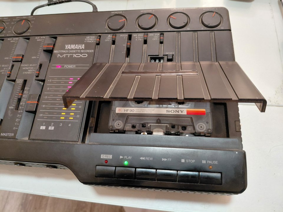 Grabadora multipistas Yamaha MT100 analógica