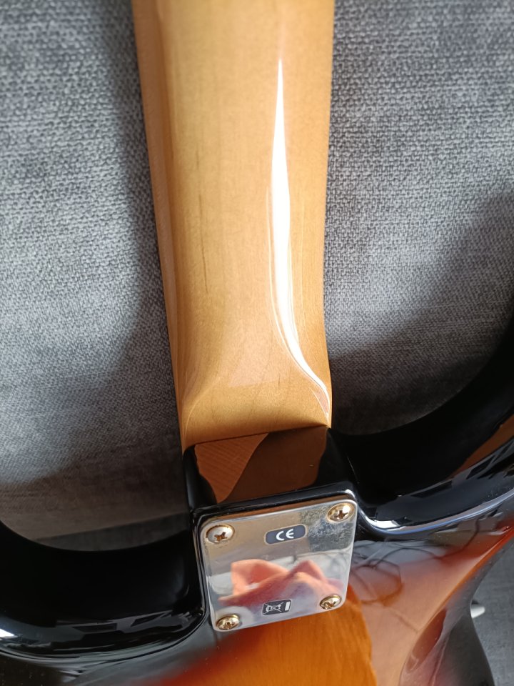 Vendo Fender Stratocaster Srv Signature