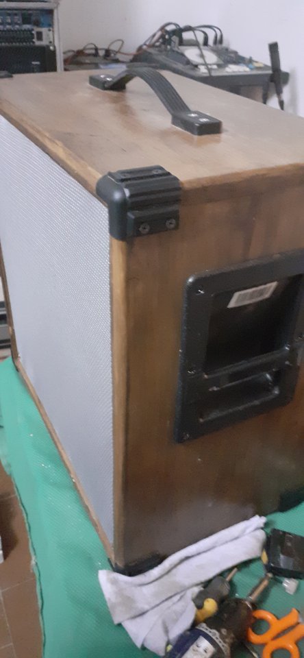 Pantalla artesanal 1x15 madera Abeto 18mm