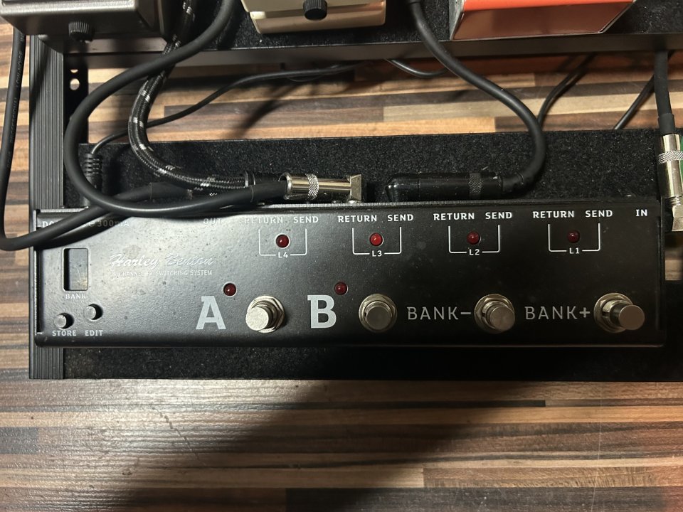 EVH 5150 LBXII + Pantalla Harley Benton + pedalera de segunda mano · Foto 8 de 10 · Barcelona · 700 €