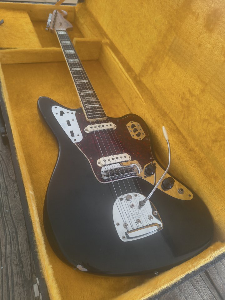 Fender Jaguar de 1972 Black Refinish!! de segunda mano · Foto 1 de 8 · Gipuzkoa · 3290 €