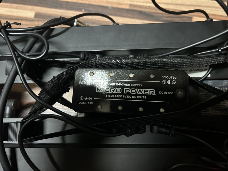 EVH 5150 LBXII + Pantalla Harley Benton + pedalera de segunda mano · Foto 9 de 10 · Barcelona · 700 €