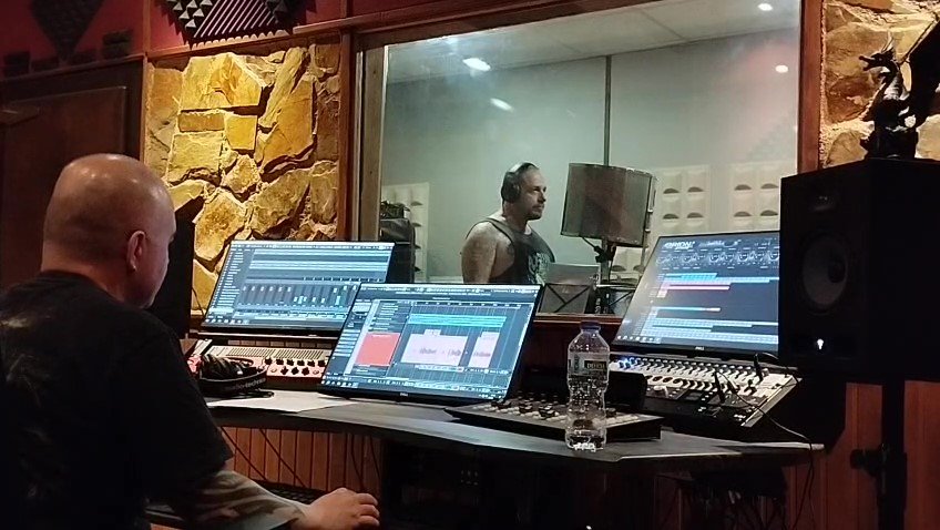 Buscamos cantantes, bandas... que quieran grabar un tema en estudio,GRATIS!