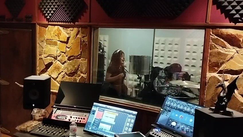 Buscamos cantantes, bandas... que quieran grabar un tema en estudio,GRATIS!