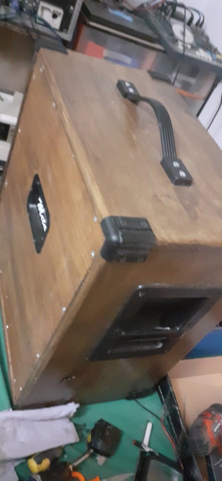 Pantalla artesanal 1x15 madera Abeto 18mm