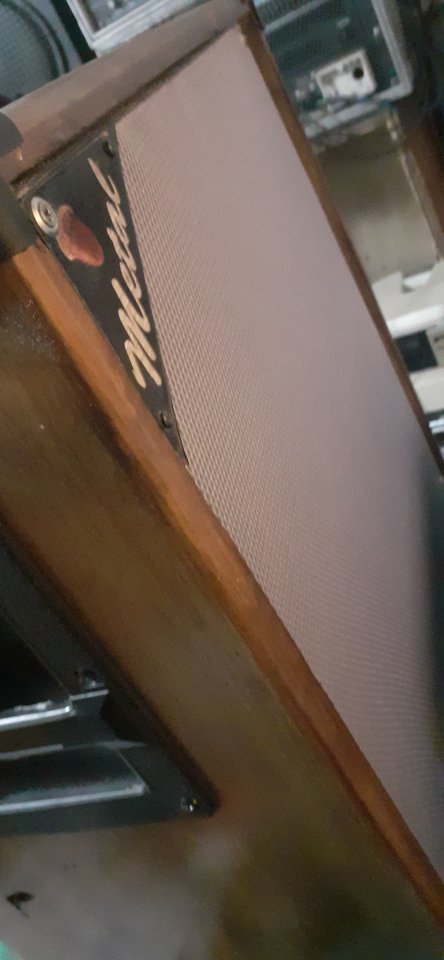 Pantalla artesanal 1x15 madera Abeto 18mm