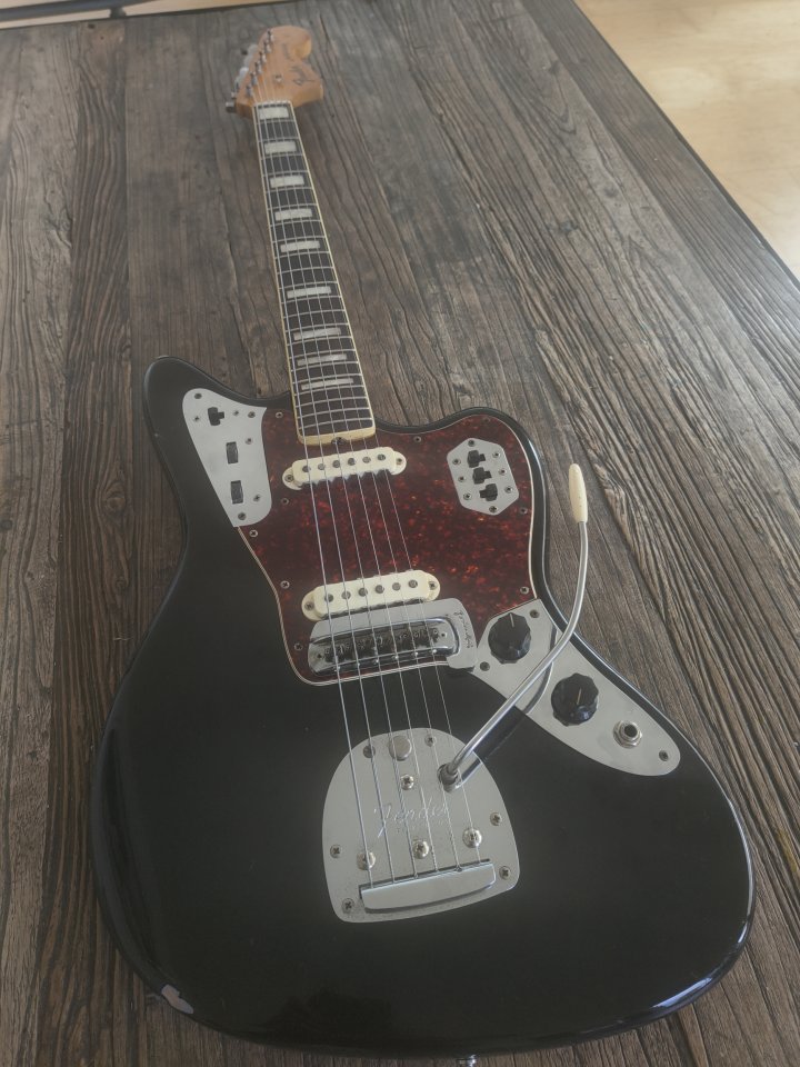 Fender Jaguar de 1972 Black Refinish!! de segunda mano · Foto 5 de 8 · Gipuzkoa · 3290 €