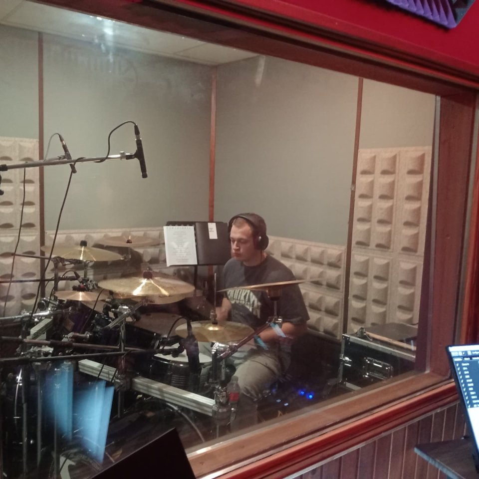 Buscamos cantantes, bandas... que quieran grabar un tema en estudio,GRATIS!