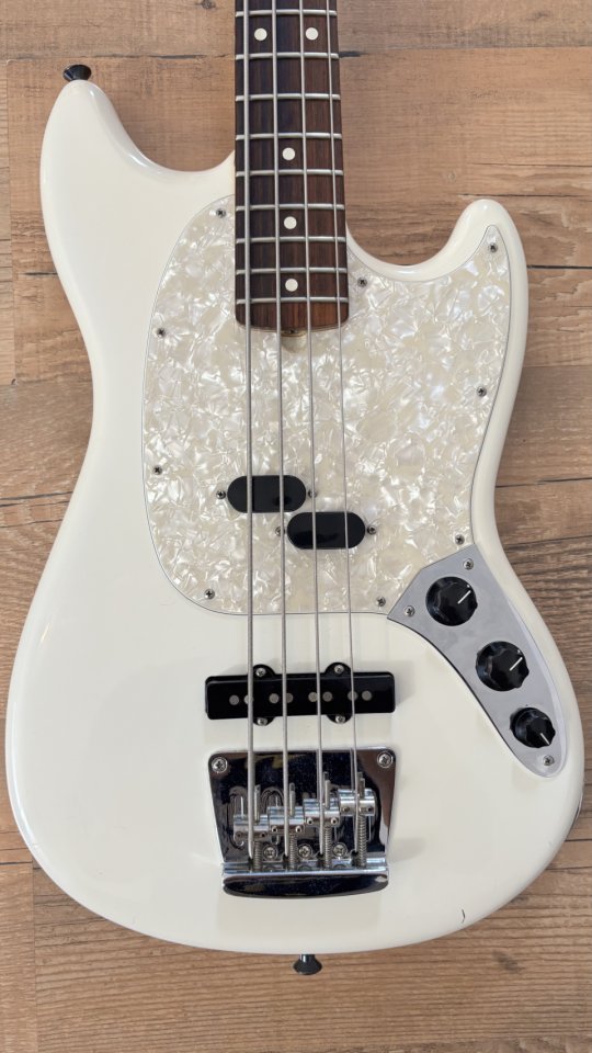 Bajo eléctrico Fender Mustang American Performer