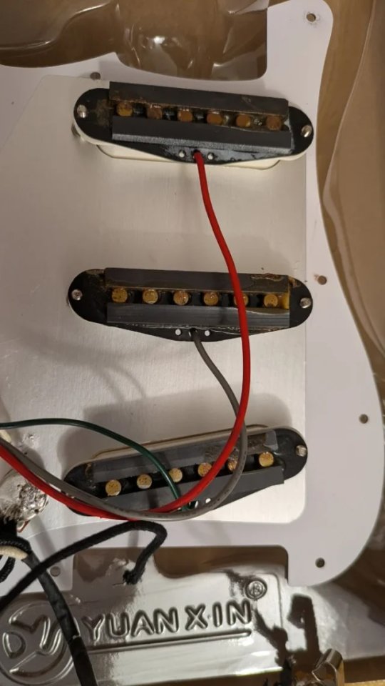 Golpeador Guitarra Eléctrica Stratocaster de segunda mano · Foto 3 de 3 · Barcelona · 50 €