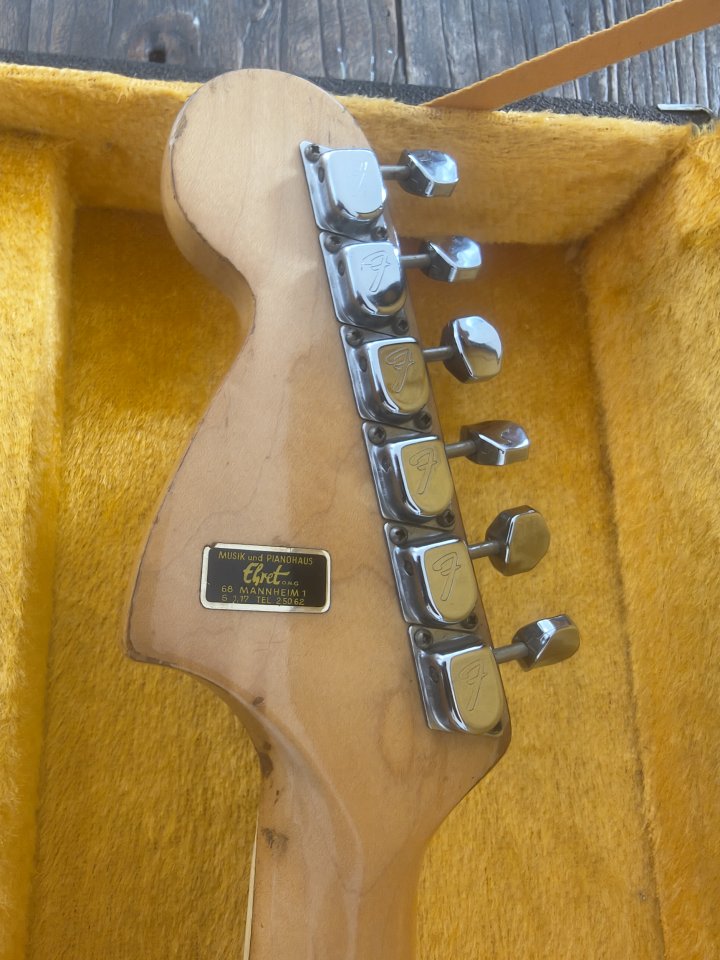 Fender Jaguar de 1972 Black Refinish!! de segunda mano · Foto 8 de 8 · Gipuzkoa · 3290 €