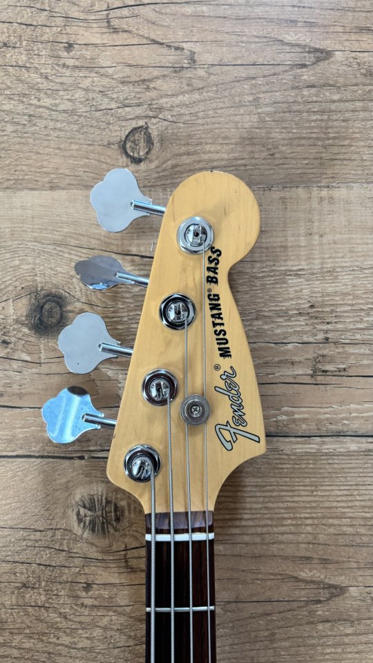 Bajo eléctrico Fender Mustang American Performer