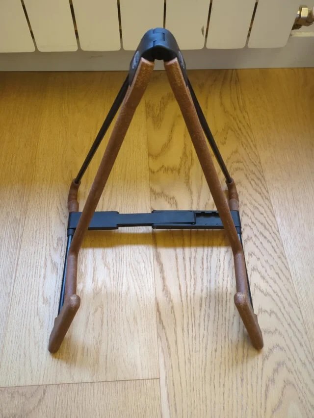 Soporte Guitarra Eléctrica K&M Heli 2 17581 de segunda mano · Foto 1 de 6 · Barcelona · 12 €
