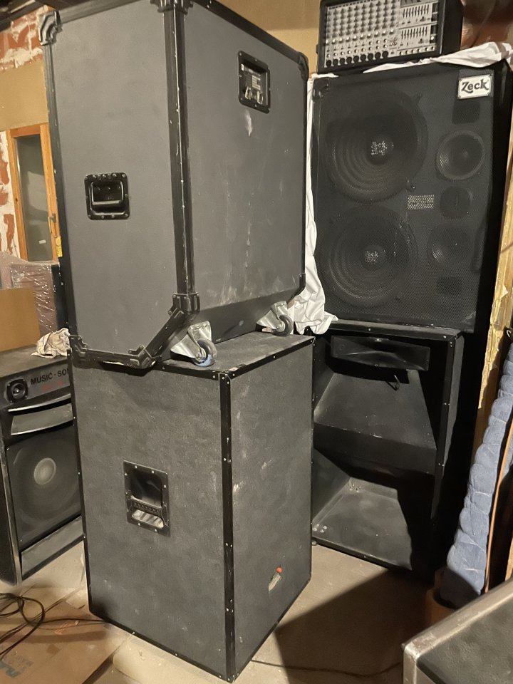 Equipo de Sonido PA Altavoces Etapas de Potencia Monitores Mesas de Mezclas