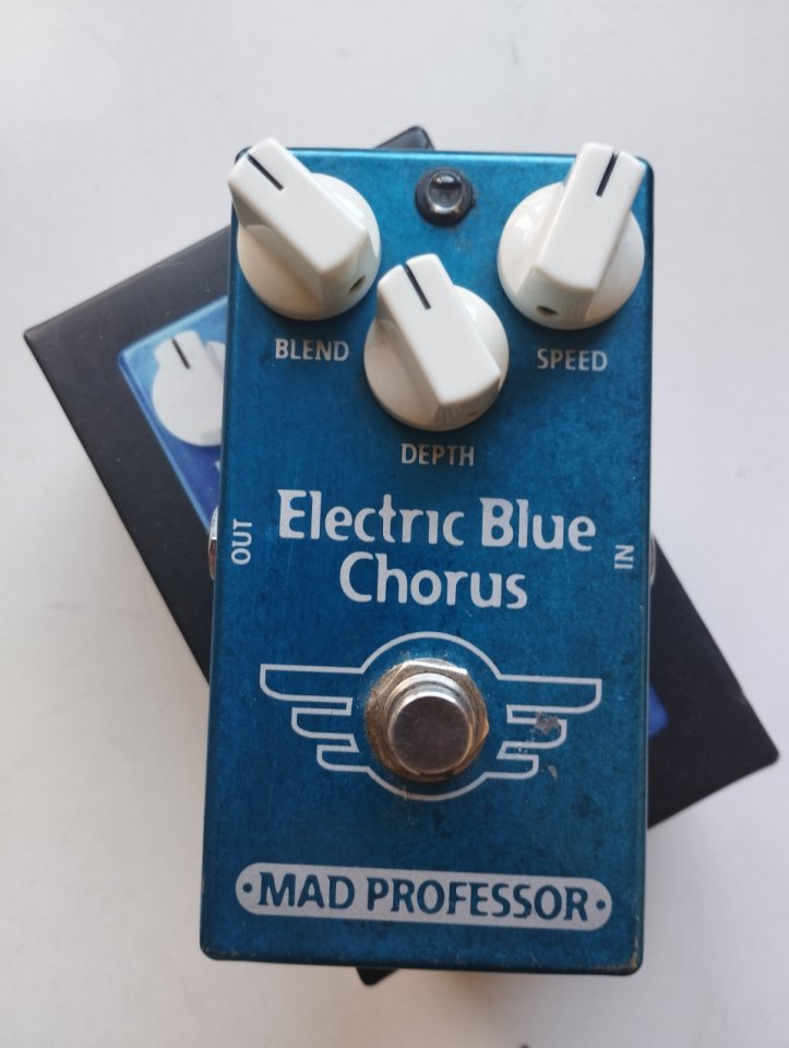 Madprofessor Electric Blue Chorus pedal