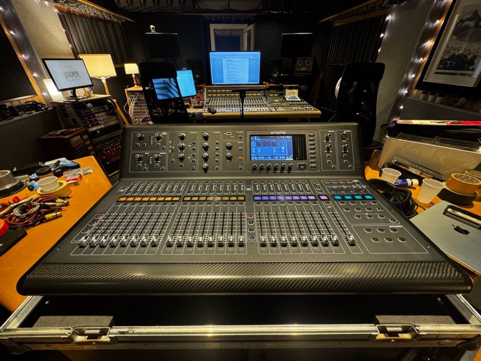 Mesa de mezclas Midas M32 + Stage rack Midas DL16 x2