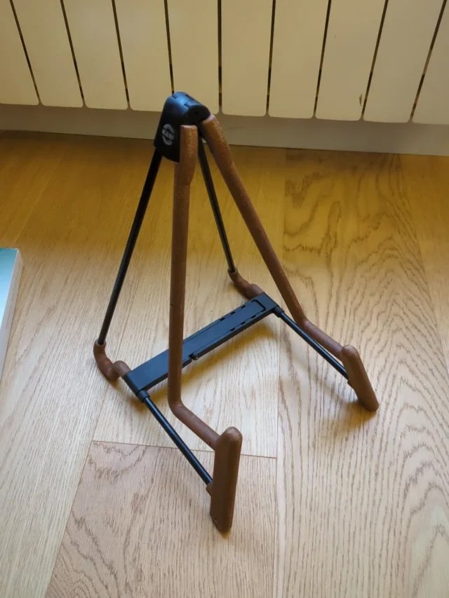 Soporte Guitarra Eléctrica K&M Heli 2 17581 de segunda mano · Foto 3 de 6 · Barcelona · 12 €