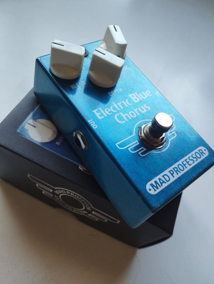 Madprofessor Electric Blue Chorus pedal