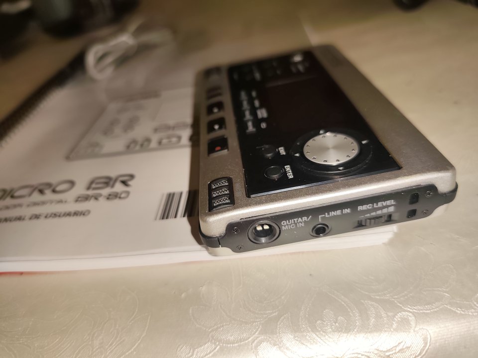 Vendo grabador multipistas digital BOSS MICRO BR-80 de segunda mano · Foto 5 de 6 · Lleida · 100 €