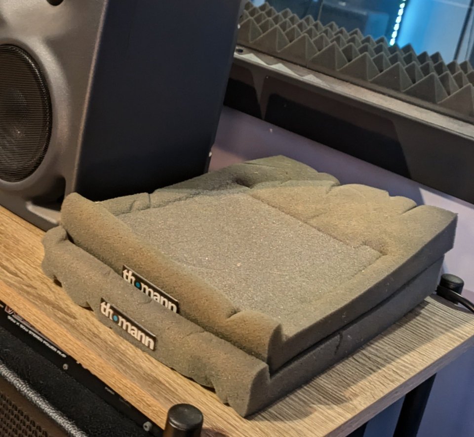 Monitores Neumann KH120 A de segunda mano · Foto 2 de 3 · Alicante · 900 €