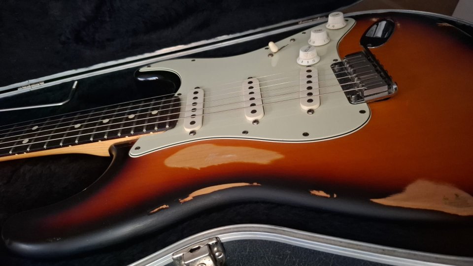 1997 Fender American Stratocaster Relic de segunda mano · Foto 1 de 10 · Jaén · 1400 €