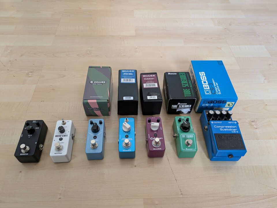 Varios pedales de guitarra