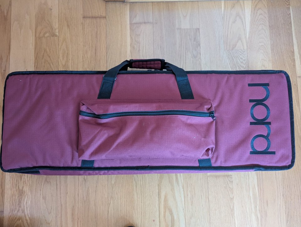 Nord Electro 6D 61 + Funda + Pedal de sustain de segunda mano · Foto 2 de 7 · Pontevedra · 1500 €