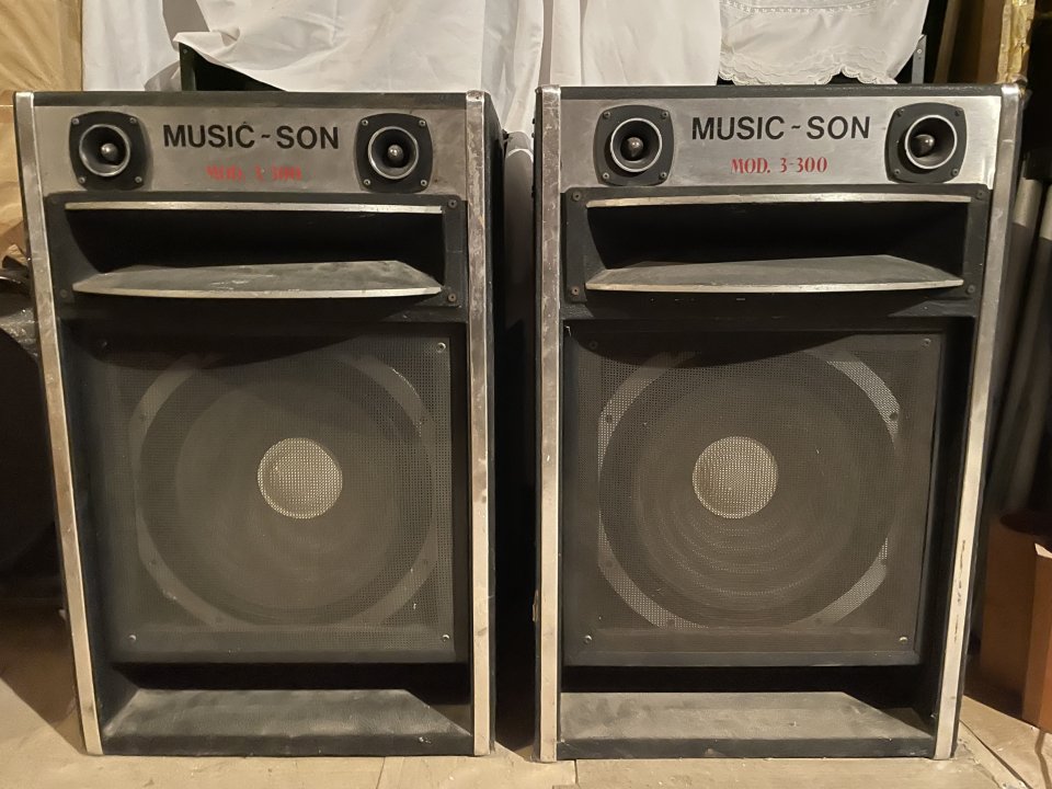 Equipo de Sonido PA Altavoces Etapas de Potencia Monitores Mesas de Mezclas