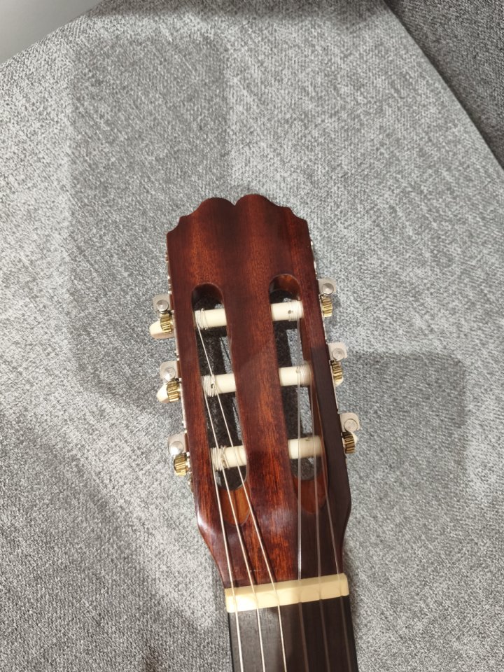 Vendo Guitarra Clásica fabricada por lutier de segunda mano · Foto 3 de 5 · Navarra · 250 €
