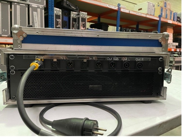 Etapa Nexo PS8 con flight case