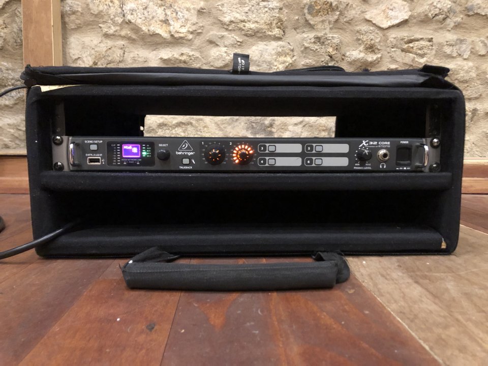 Behringer X32 CORE de segunda mano · Foto 1 de 9 · A Coruña · 1000 €