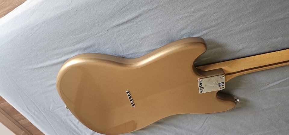 Fender Mustang firemist gold de segunda mano · Foto 7 de 7 · Sevilla · 500 €