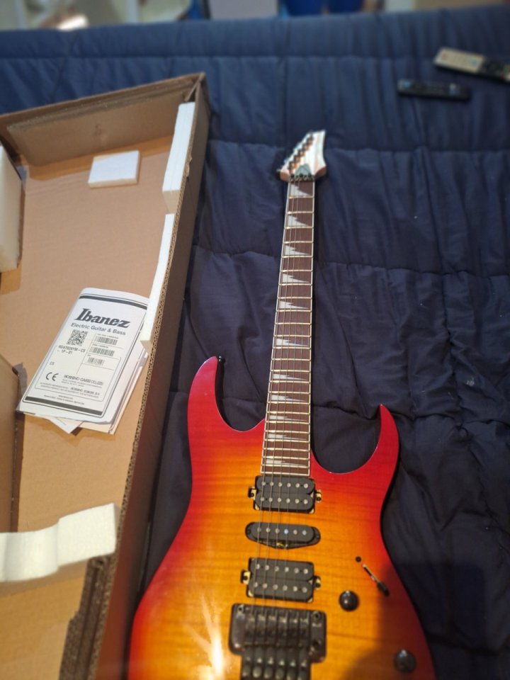 Ibanez RG470DXFMCS Edt Cherry Sunburst ( NUEVA) de segunda mano · Foto 2 de 9 · Castellón · 350 €
