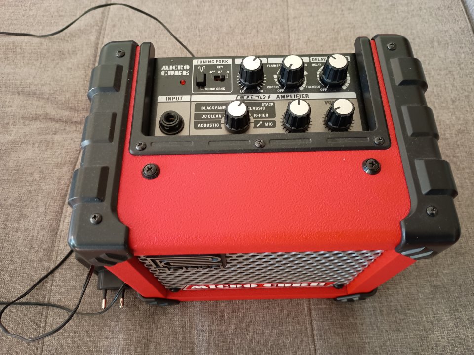 Roland Micro Cube rojo